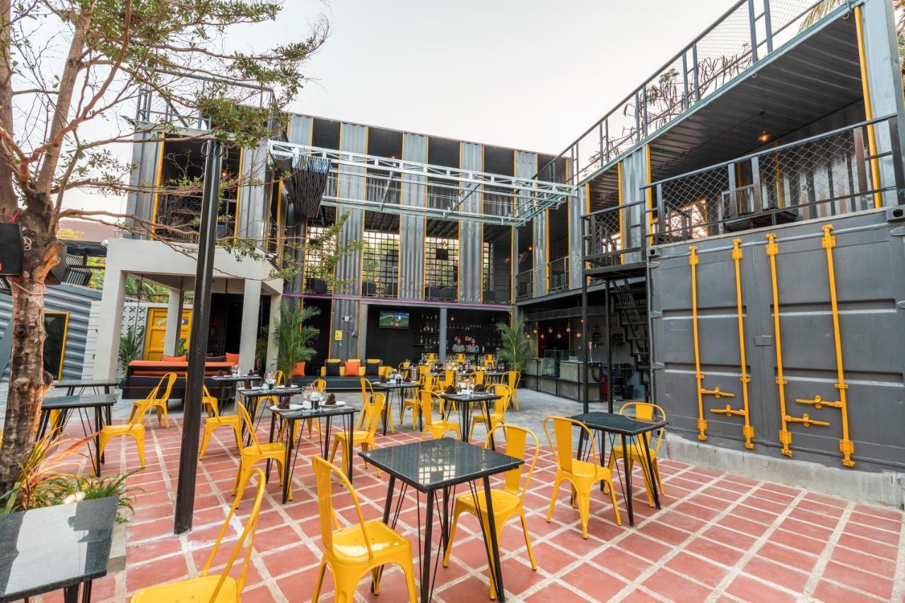 White Rabbit Hostelシェムリアップ エクステリア 写真