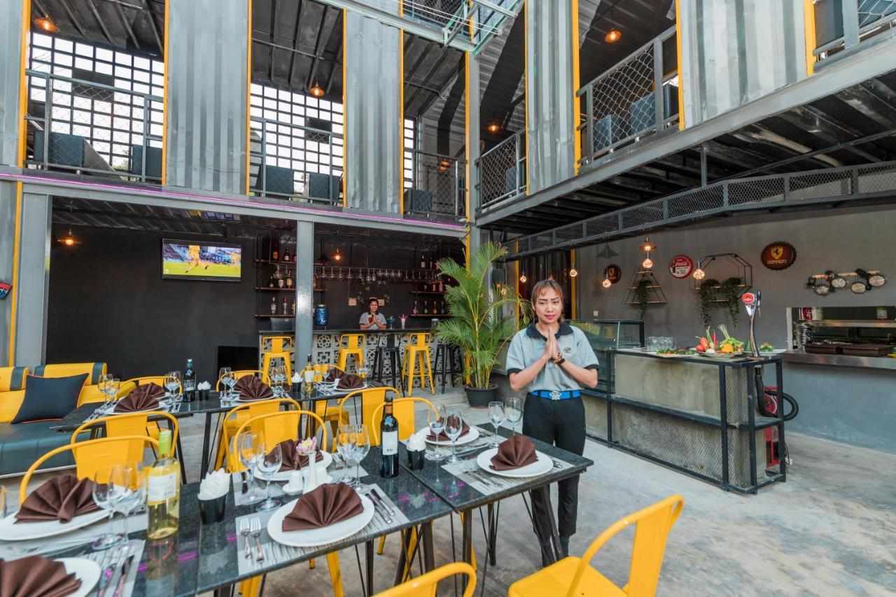 White Rabbit Hostelシェムリアップ エクステリア 写真