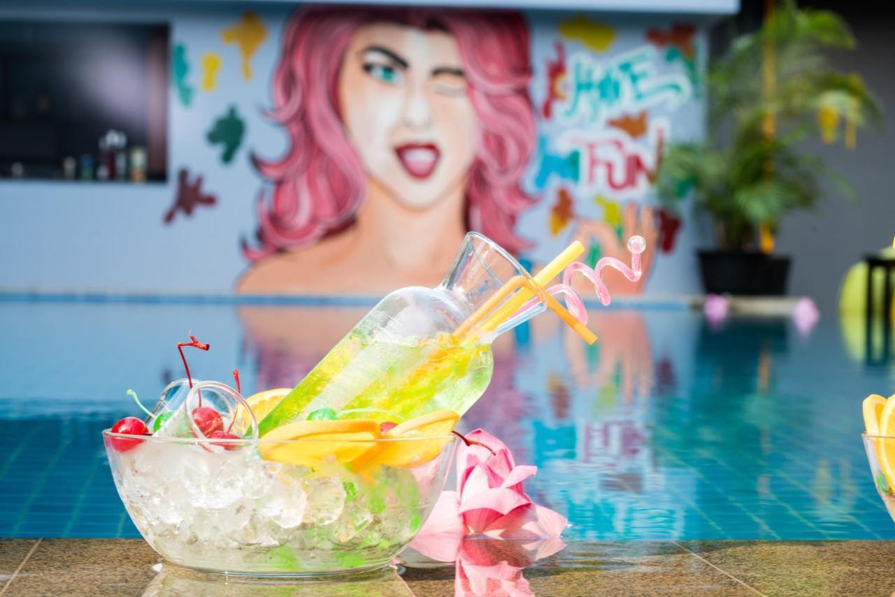 White Rabbit Hostelシェムリアップ エクステリア 写真