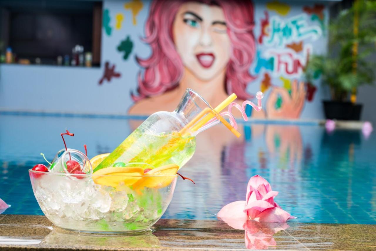 White Rabbit Hostelシェムリアップ エクステリア 写真